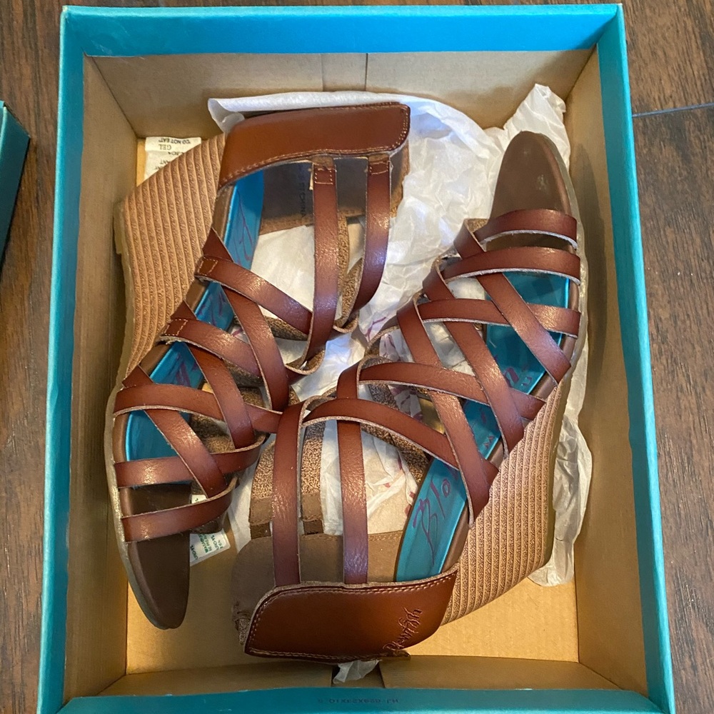 Like new blowfish wedge